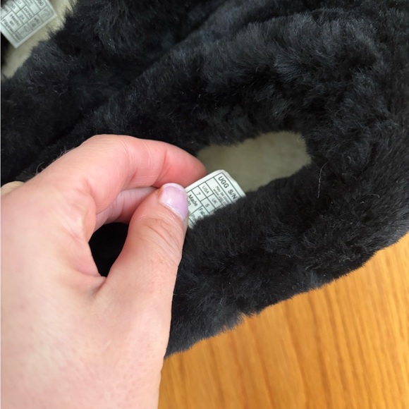 Ugg Classic Cozy Bootie in Black Size 7 New - Picture 9 of 9